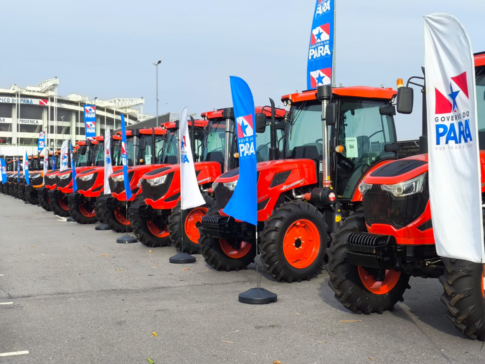 Entrega de tratores a municípios do interior do Pará 