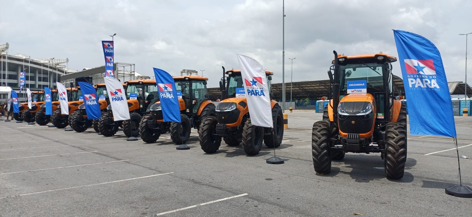 Entrega de tratores a municípios do interior do Pará 