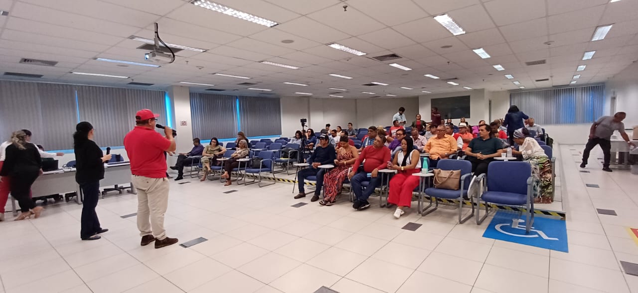 Reunião do ConCidades reunindo representantes da sociedade civil e do Governo do Estado